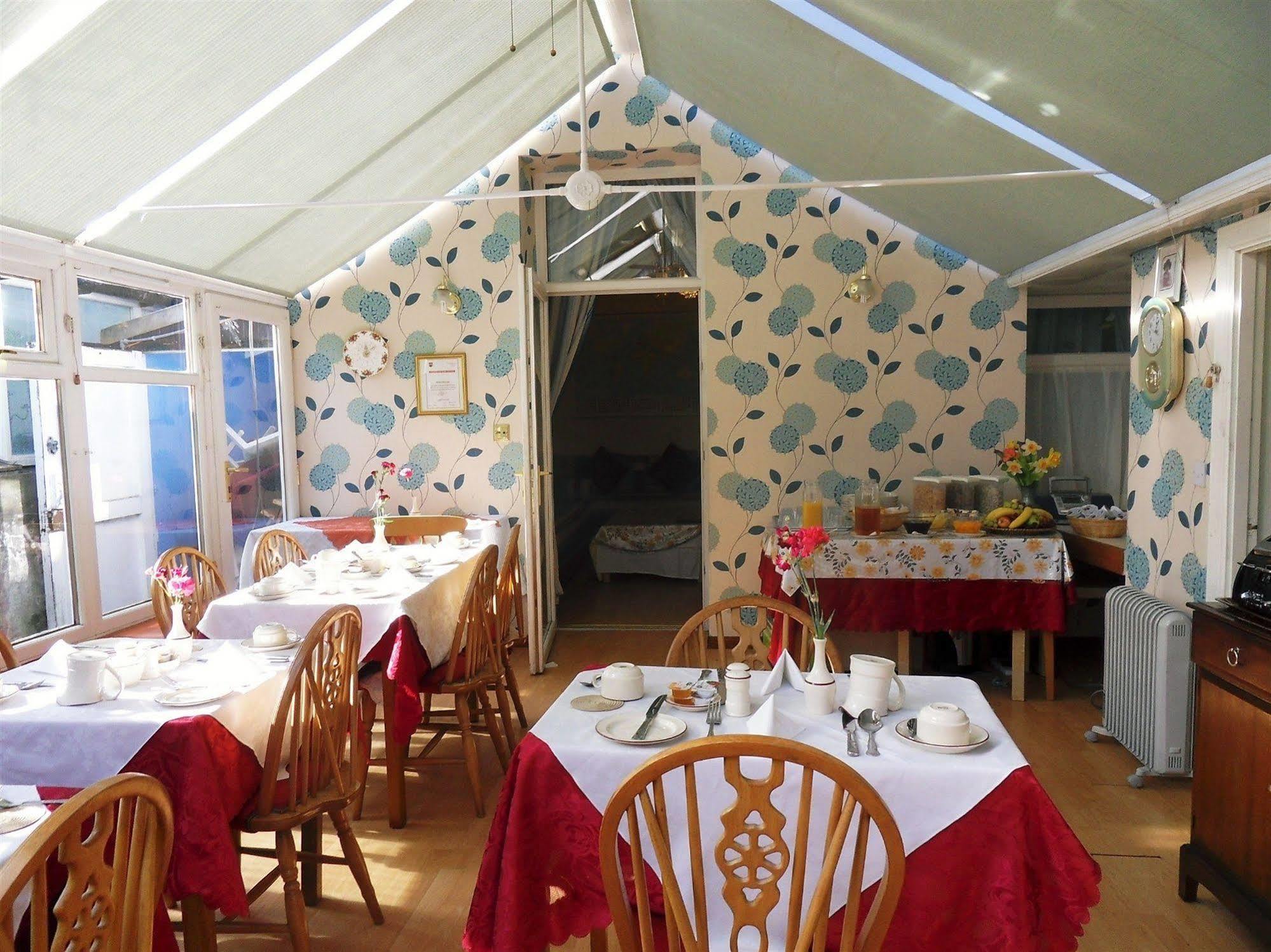 Cherry Blossom Guest House ウィットビー エクステリア 写真