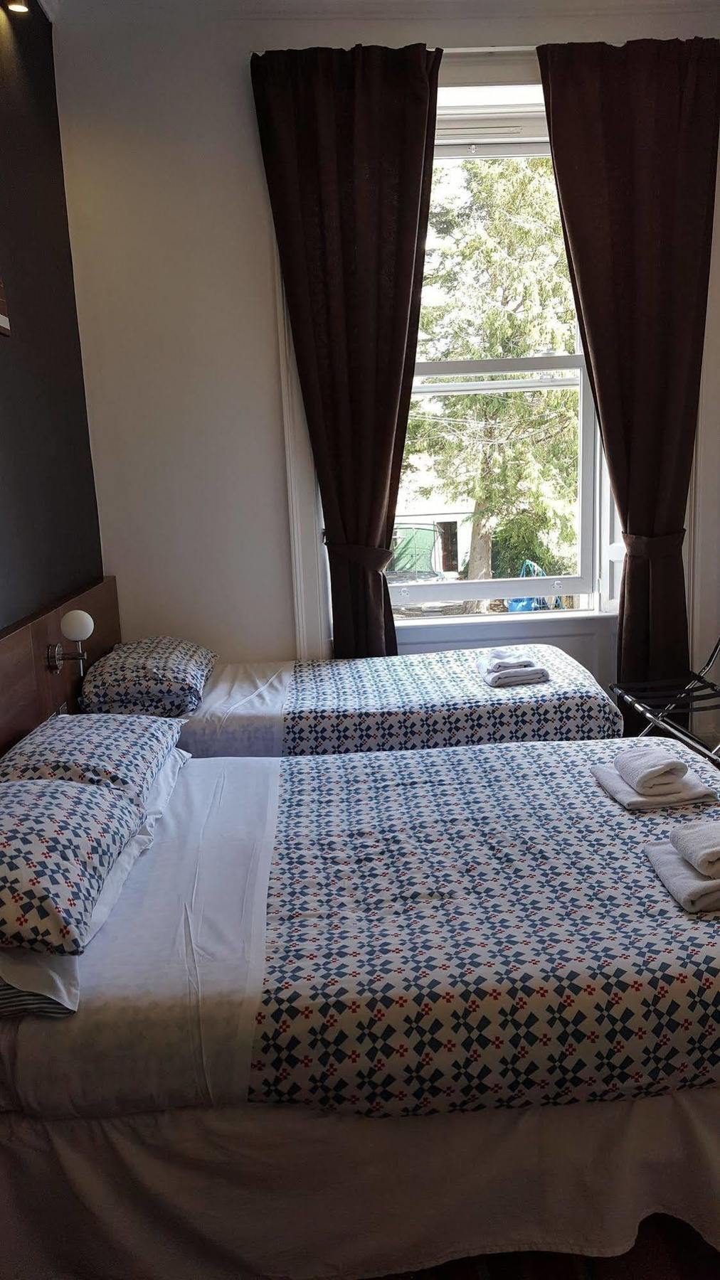 Cherry Blossom Guest House ウィットビー エクステリア 写真